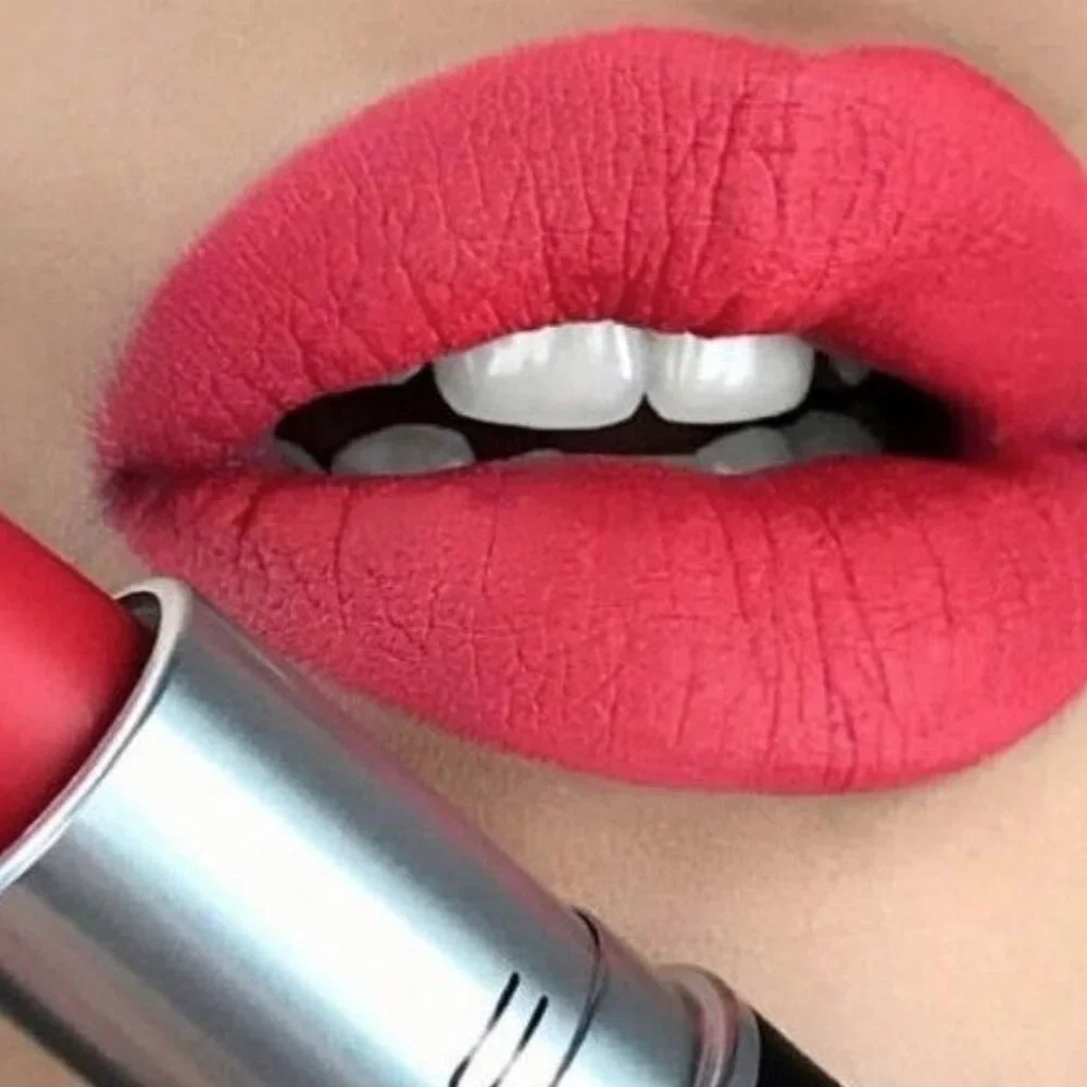 MAC RELENTLESSLY RED Lipstick mini new Retro Matte last one!